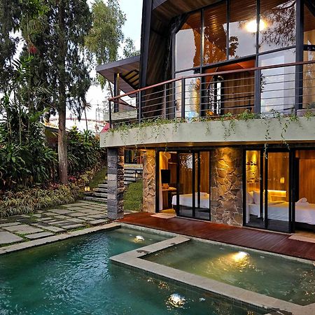 Villa 4-Br Klub Bunga No 4 Batu Malang Buitenkant foto